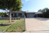 Building Photo - 3027 S Clementine Dr