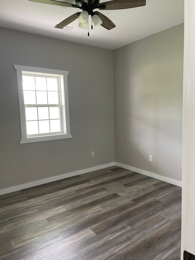 Building Photo - Country house retreat on 10 fenced acres for a hobby farm