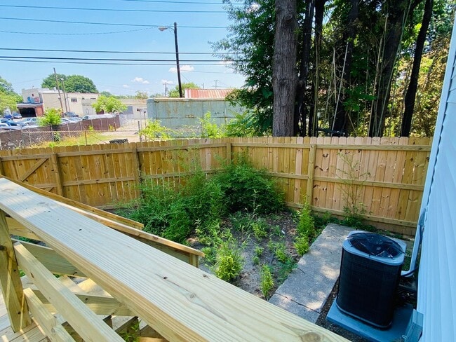 Building Photo - 2507 Seminary Ave