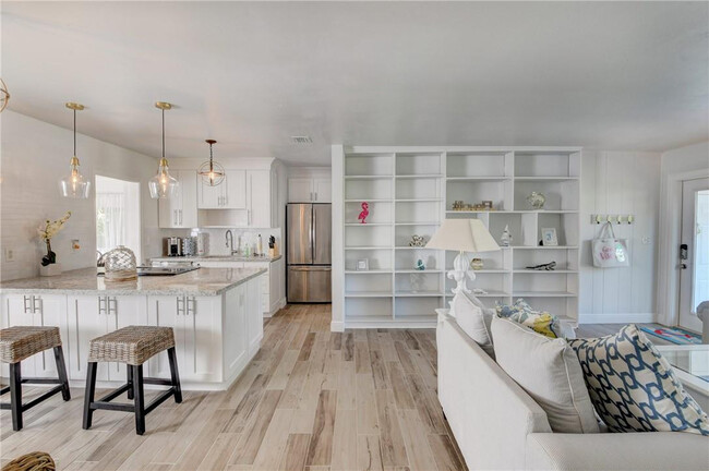 Building Photo - 10 S Swinton Cir