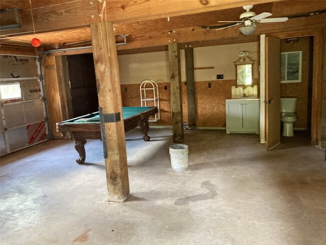 Building Photo - 554 Harbor Dr