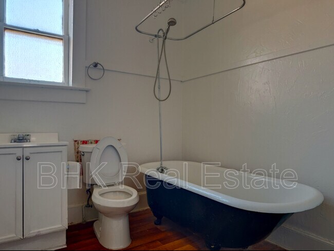 Building Photo - 4920 Victor St