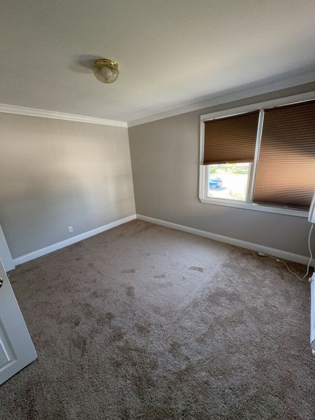 Building Photo - !! $500 OFF 2nds  MONTH'S RENT!!! Charming 3BR 2BA Home w/ Updated Kitchen + Large Front and Back...