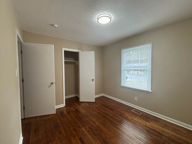 Building Photo - 2614 Dumfries Dr