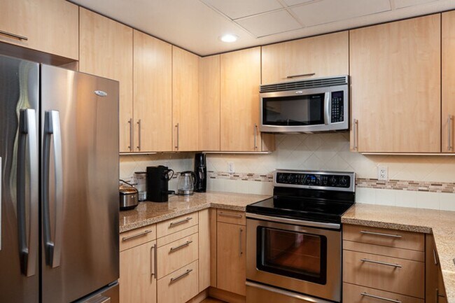 Building Photo - Downtown living