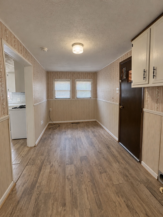 Building Photo - 721 W Della St