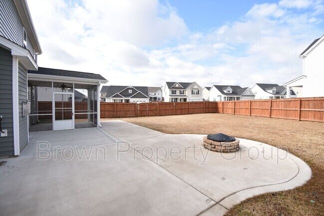 Building Photo - 441 Stonebriar Ave