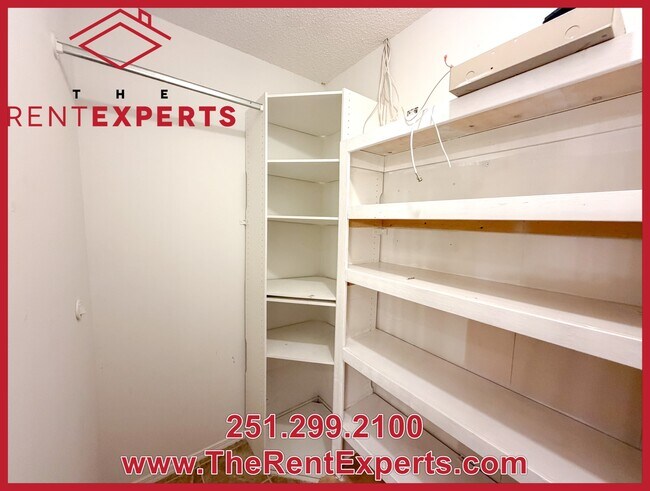 Building Photo - 7210 Ashmoor Dr N