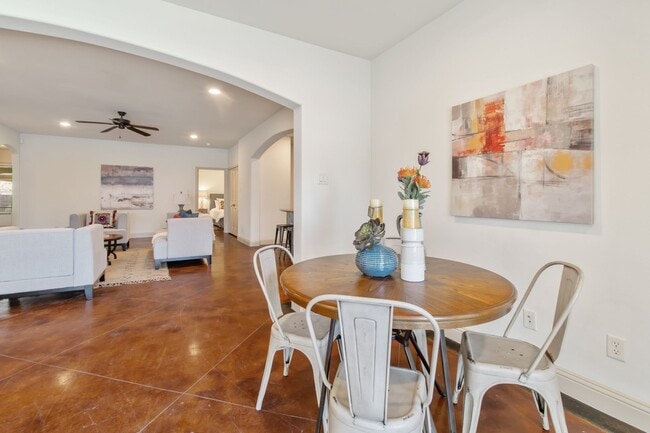 Building Photo - * MOVE IN SUMMER 07/11/2027 * 5 Bed 3 Bath...