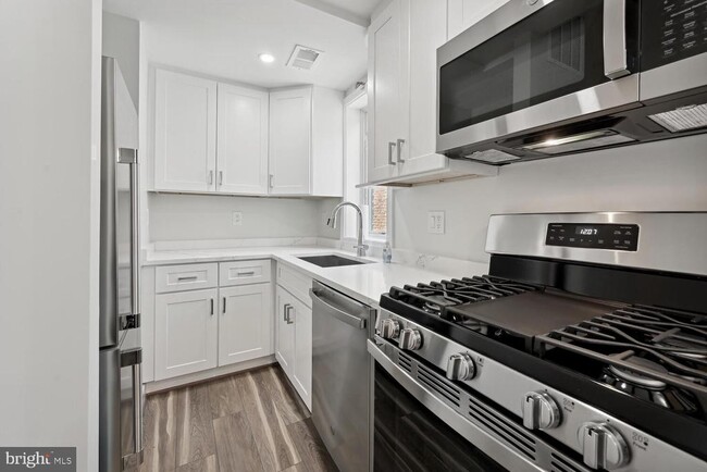 Building Photo - 1850 Ingleside Terrace NW