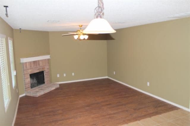 Building Photo - 2316 White Oak Dr