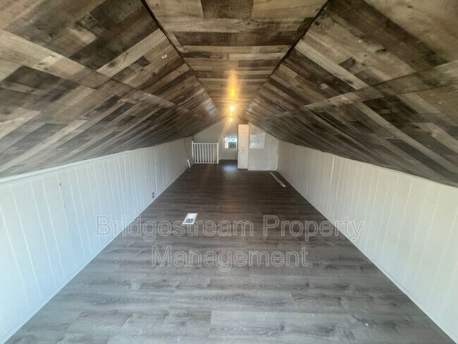 Building Photo - 823 Princeton Dr