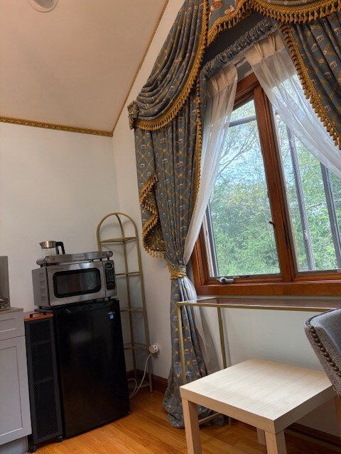 Building Photo - 9 Surrey Rd