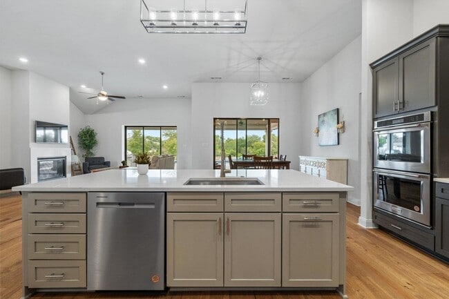 Building Photo - 104 Rolling Hills Ct