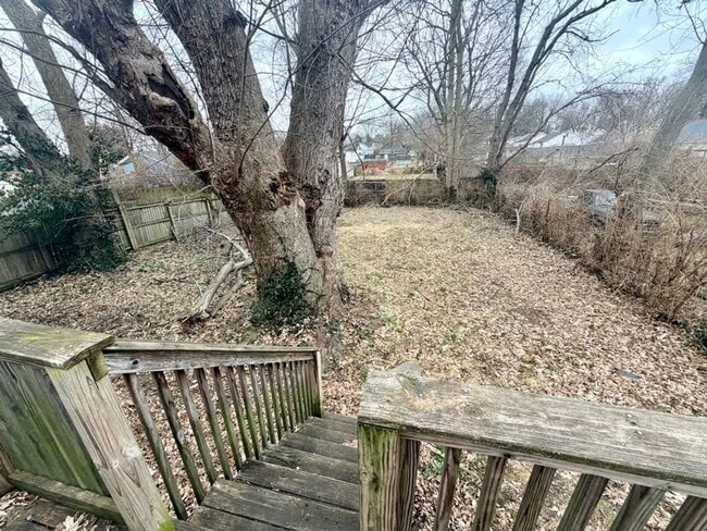 Building Photo - 1422 N Limestone