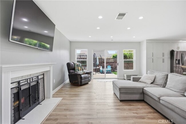 Building Photo - 3108 Ladoga Ave