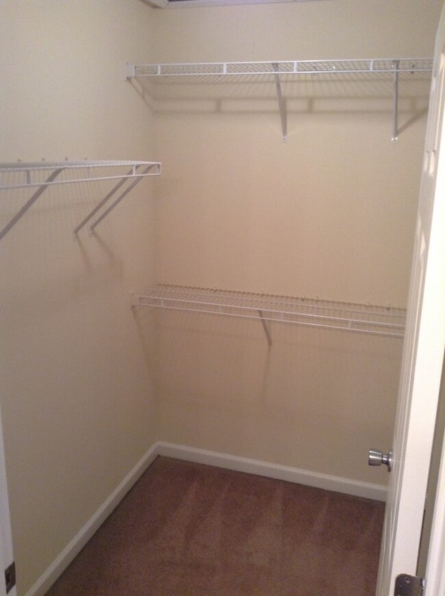 Building Photo - 6br House Near Campus FOR RENT