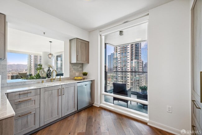 Building Photo - 401 Harrison St