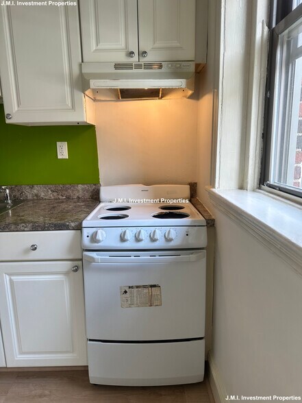 Building Photo - 90 Brainerd Rd