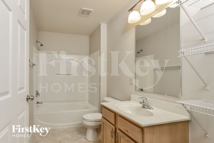 Building Photo - 517 Glengarry Ct