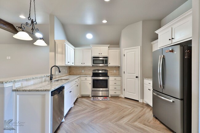 Building Photo - 3/2/2 in Butterfield Meadows!