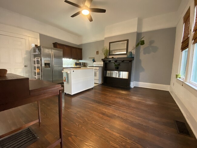 Building Photo - 841 Vedado Way NE