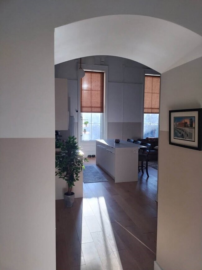 Building Photo - 30 W Broad St