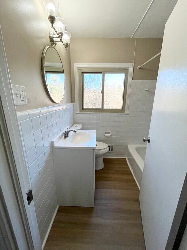 Building Photo - 532 Belmar Dr