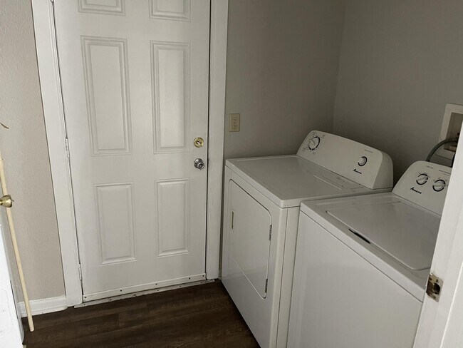 Building Photo - 425 Belfort St