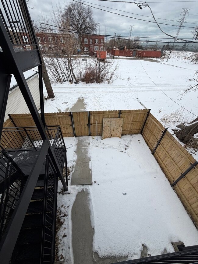 Building Photo - 2622 W Adams St