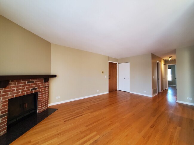 Building Photo - 733 Plum Tree Ct