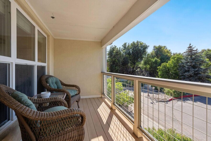 Building Photo - 330 N Howes St