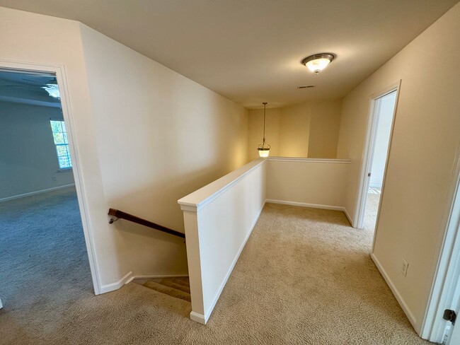 Building Photo - 3BR/2B Townhome in Great Ballantyne Location