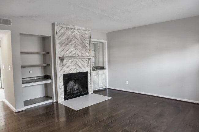 Building Photo - 8016 Thelen St