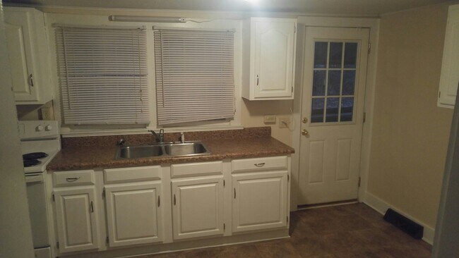 Building Photo - 2021 Webster Rd