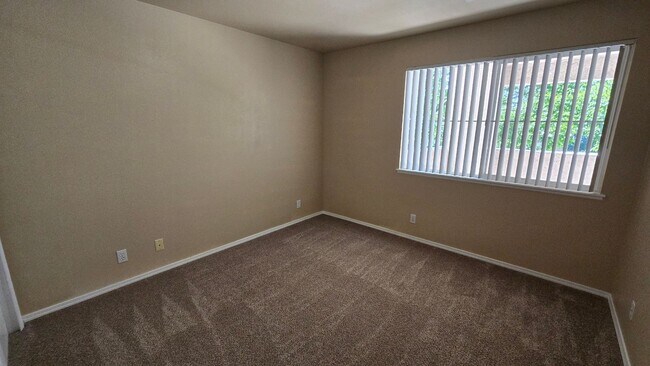 Building Photo - 3835 Strawberry Field Grove