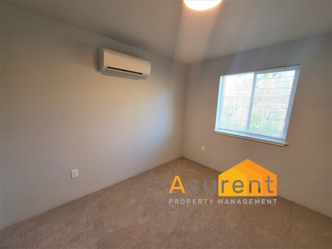 Building Photo - 610 N Main St