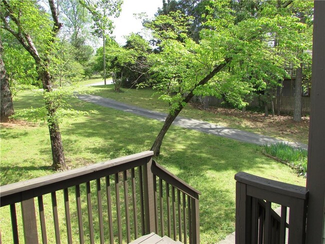 Building Photo - 412 Hickory Walk