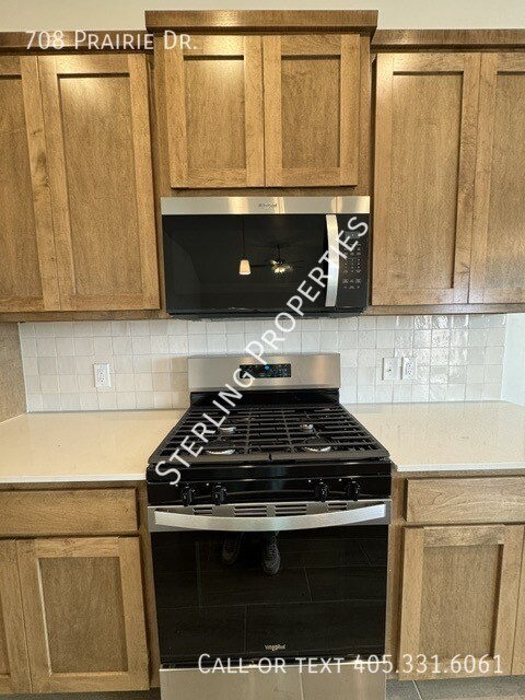 Building Photo - 708 Prairie Dr