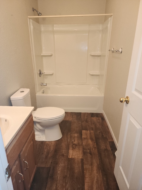 Building Photo - 2BED/1.5-2B15 BATH