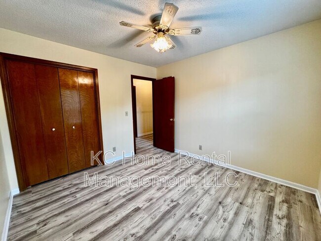 Building Photo - 1398 S Brentwood Dr