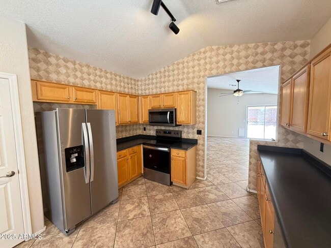 Building Photo - 3518 W Charlotte Dr