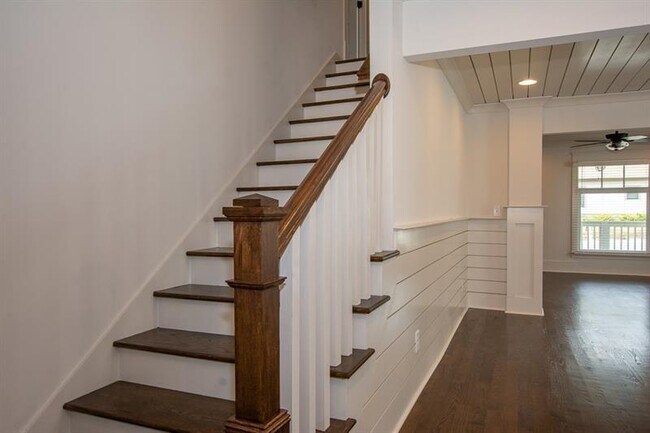 Building Photo - 314 Ashburton Ave SE