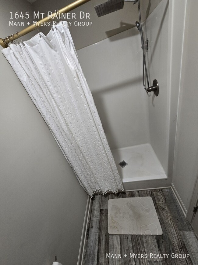 Building Photo - 1645 Mount Rainer Dr