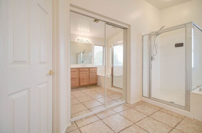 Building Photo - 2026 E County Down Dr