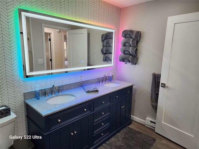 Building Photo - 114 Lake Ave S