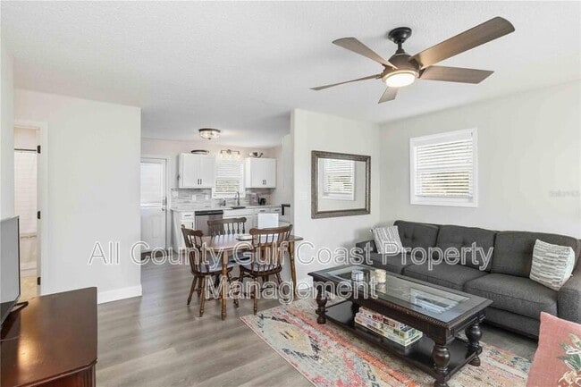 Building Photo - 604 Church St