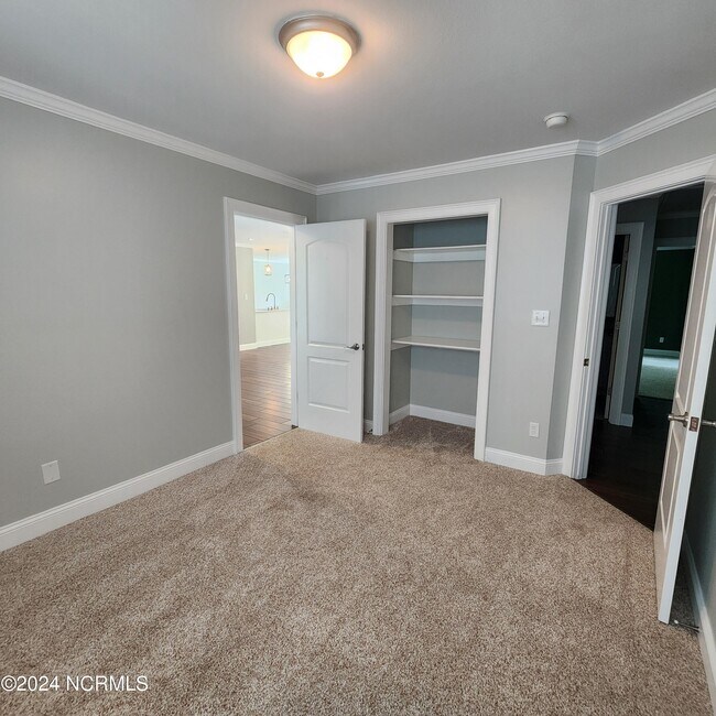 Building Photo - 115 Blue Bird Ln