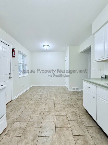 Building Photo - 817 Clover St