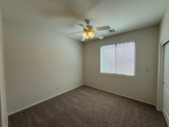 Building Photo - 906 W Glenmere Dr